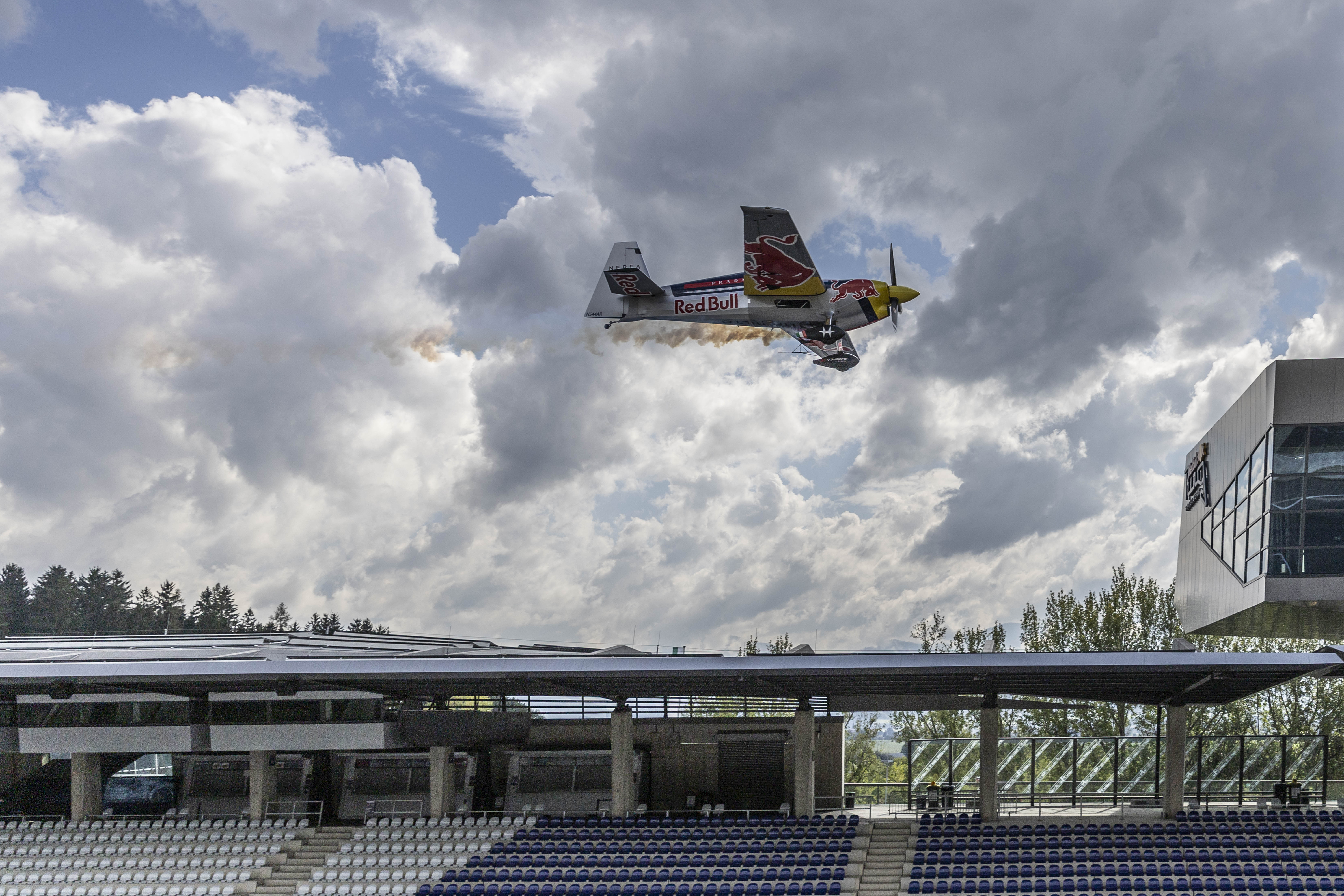 P ZERO™ Experience: get on the track on famous circuits in CN | Pirelli